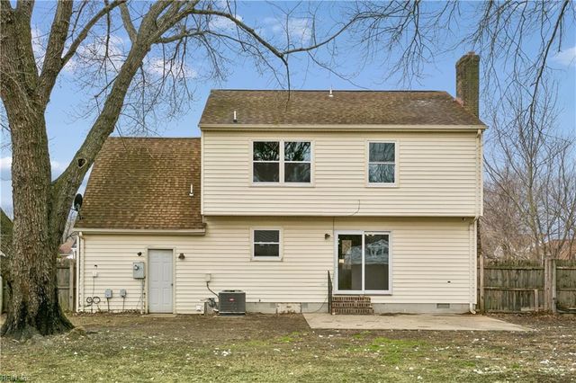 18 Belinda DR, Newport News, VA 23601