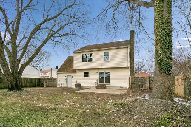 18 Belinda DR, Newport News, VA 23601