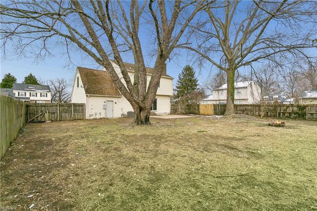 18 Belinda DR, Newport News, VA 23601