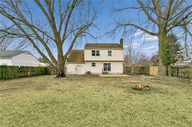 18 Belinda DR, Newport News, VA 23601