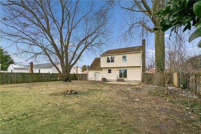 18 Belinda DR, Newport News, VA 23601