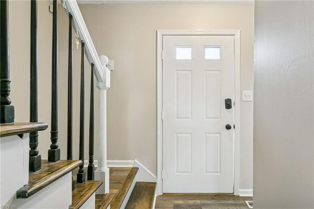 18 Belinda DR, Newport News, VA 23601