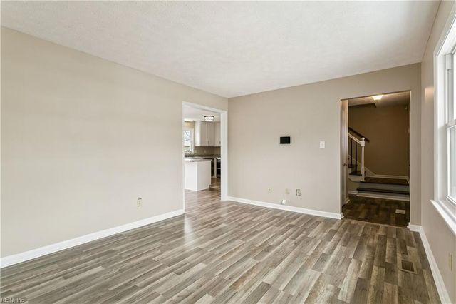 18 Belinda DR, Newport News, VA 23601