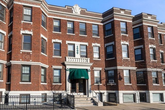 1572 Commonwealth Ave 8, Boston, MA 02135