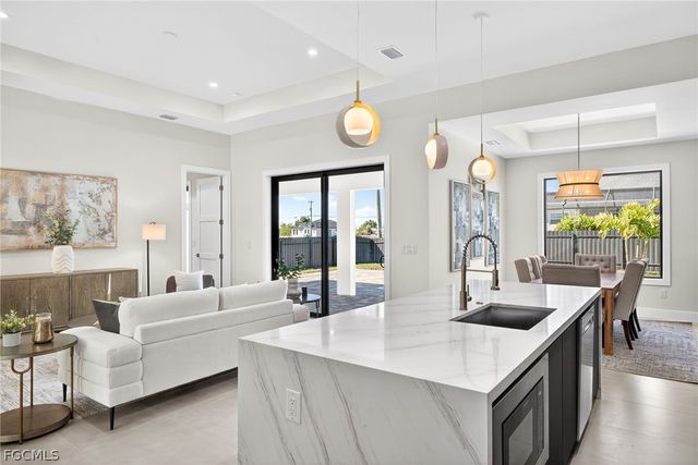 1322 NE 6th PL, Cape Coral, FL 33909