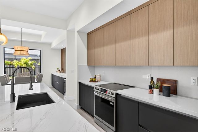 1322 NE 6th PL, Cape Coral, FL 33909