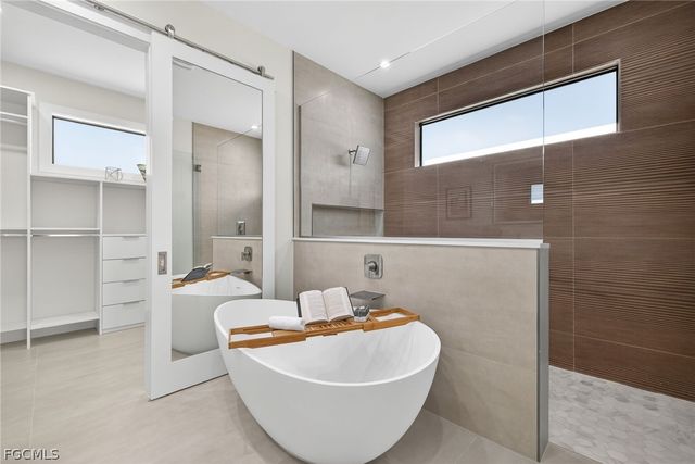 1322 NE 6th PL, Cape Coral, FL 33909