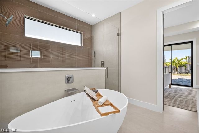 1322 NE 6th PL, Cape Coral, FL 33909