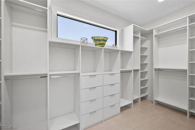 1322 NE 6th PL, Cape Coral, FL 33909