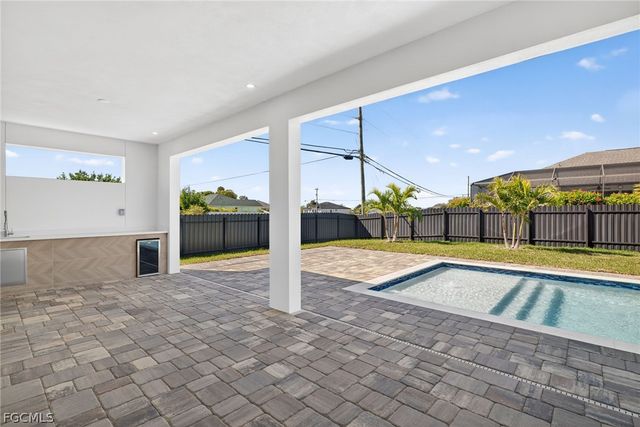 1322 NE 6th PL, Cape Coral, FL 33909