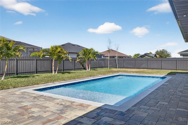 1322 NE 6th PL, Cape Coral, FL 33909