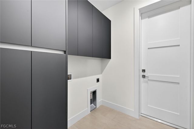 1322 NE 6th PL, Cape Coral, FL 33909