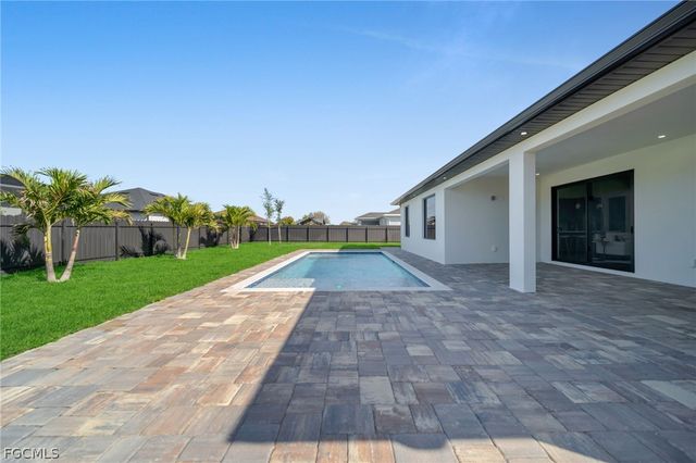 1322 NE 6th PL, Cape Coral, FL 33909