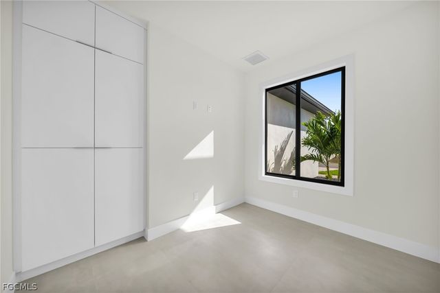 1322 NE 6th PL, Cape Coral, FL 33909