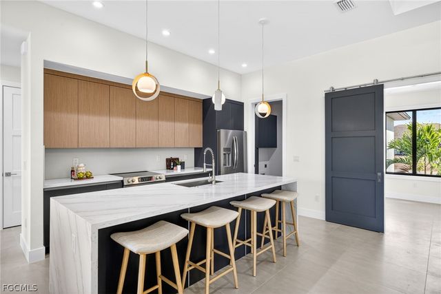 1322 NE 6th PL, Cape Coral, FL 33909