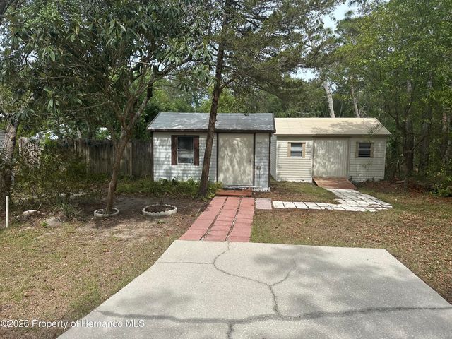 8040 Cessna Drive, Spring Hill, FL 34606