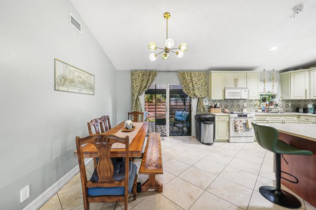 7527 SW 7th Street, North Lauderdale, FL 33068