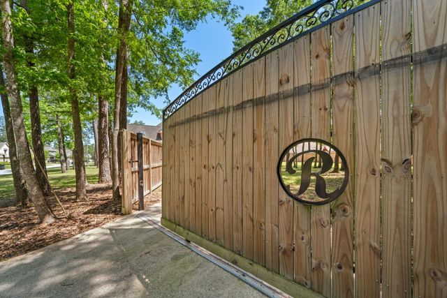 1643 Chart Drive, Crosby, TX 77532