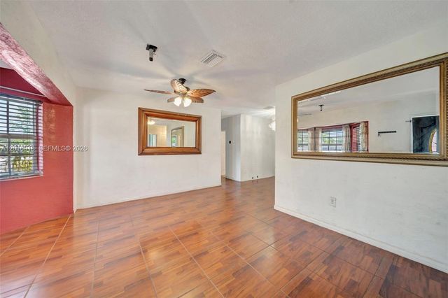 2890 NW 160th St, Miami Gardens, FL 33054