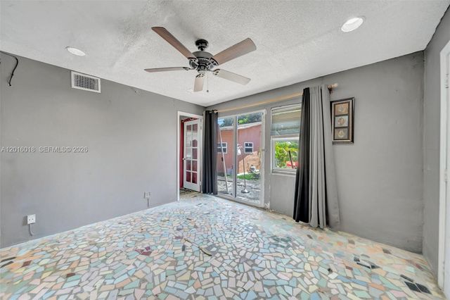 2890 NW 160th St, Miami Gardens, FL 33054
