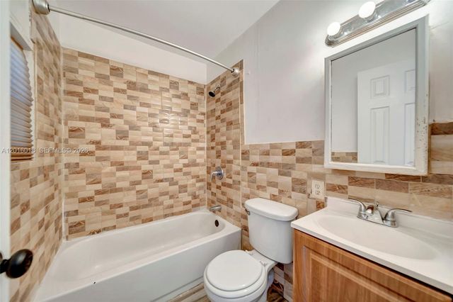 2890 NW 160th St, Miami Gardens, FL 33054