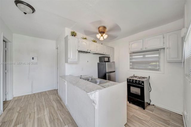 2890 NW 160th St, Miami Gardens, FL 33054
