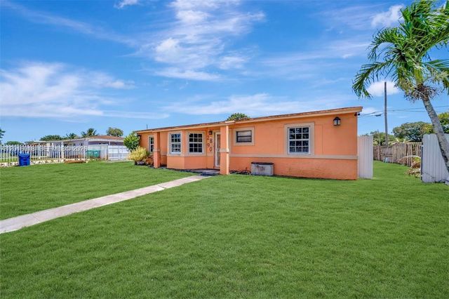 2890 NW 160th St, Miami Gardens, FL 33054