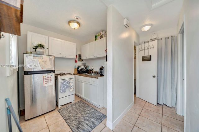 2890 NW 160th St, Miami Gardens, FL 33054