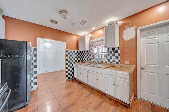 2890 NW 160th St, Miami Gardens, FL 33054