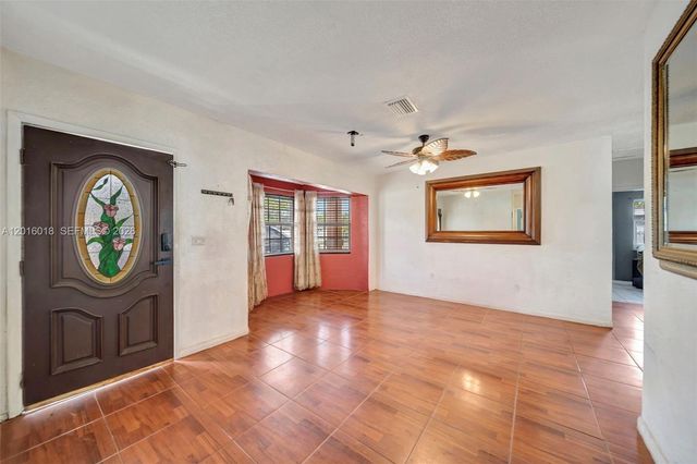 2890 NW 160th St, Miami Gardens, FL 33054