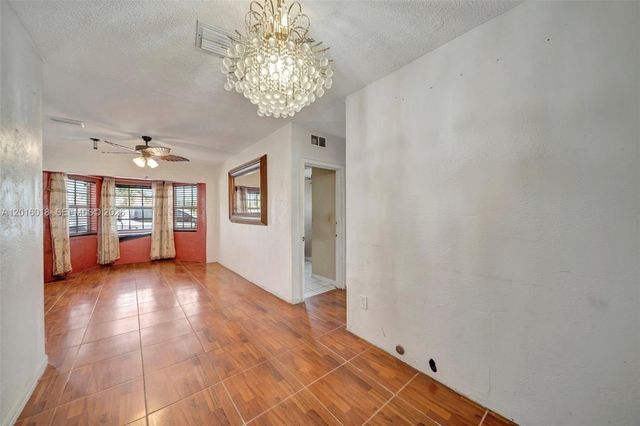 2890 NW 160th St, Miami Gardens, FL 33054