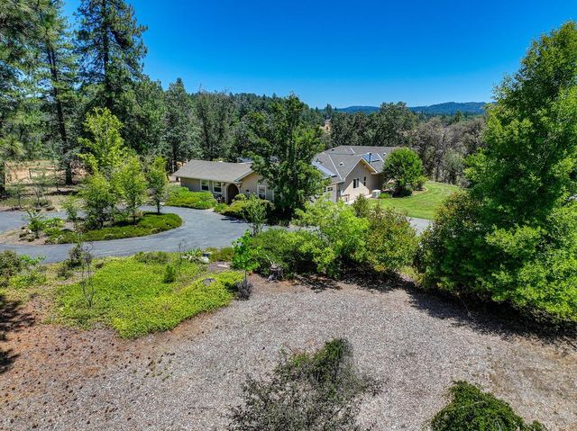 19539 Mountain Lion Rd, Grass Valley, CA 95945