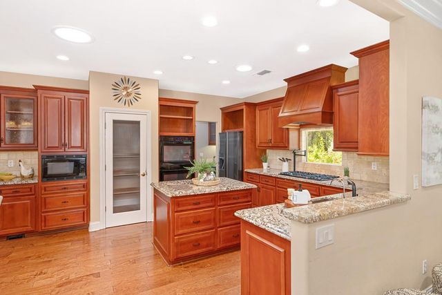 19539 Mountain Lion Rd, Grass Valley, CA 95945