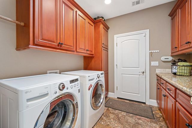 19539 Mountain Lion Rd, Grass Valley, CA 95945