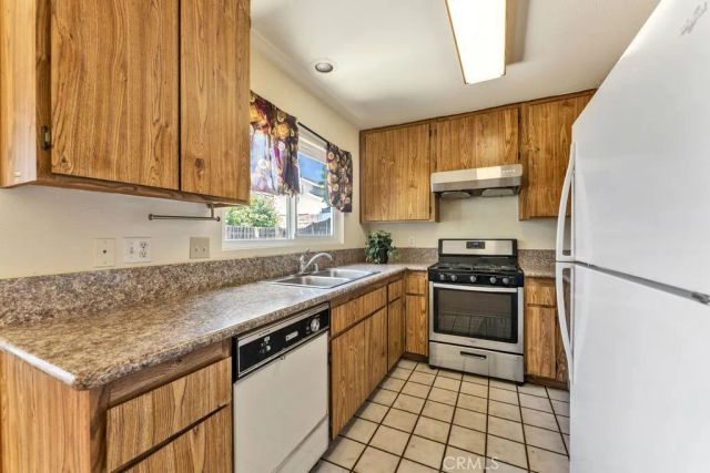 16268 Barbee St, Fontana, CA 92336