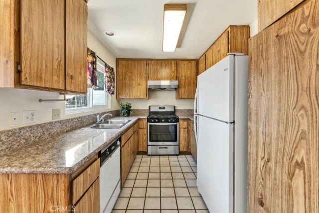 16268 Barbee St, Fontana, CA 92336