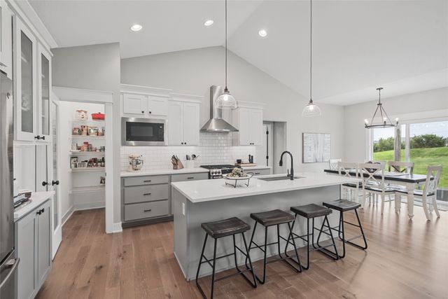 16236 Goldenrod Drive, Urbandale, IA 50323