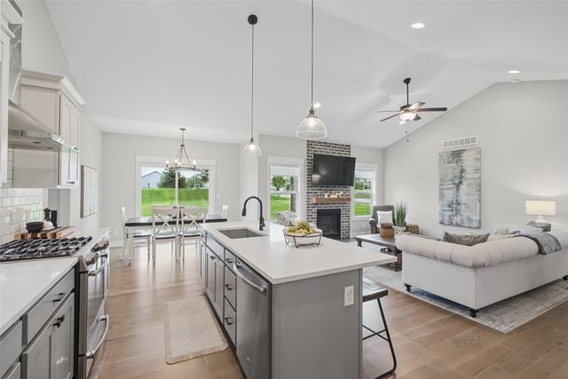 16236 Goldenrod Drive, Urbandale, IA 50323