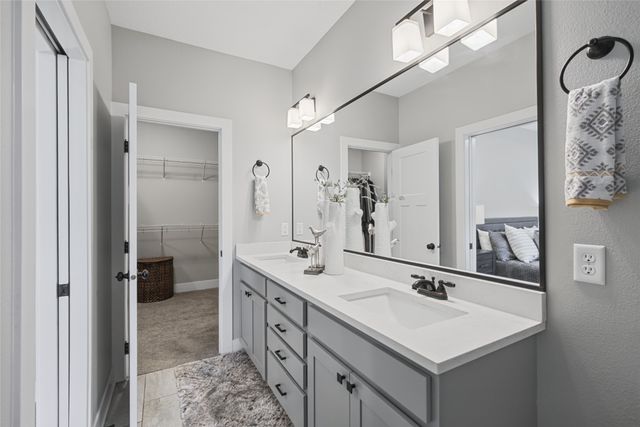16236 Goldenrod Drive, Urbandale, IA 50323