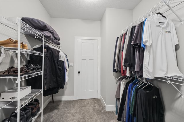 16236 Goldenrod Drive, Urbandale, IA 50323