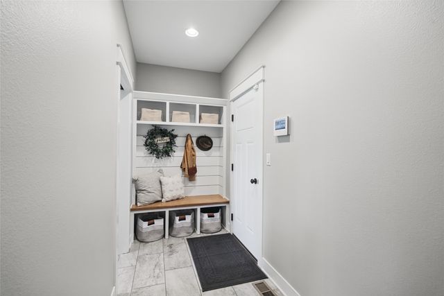 16236 Goldenrod Drive, Urbandale, IA 50323