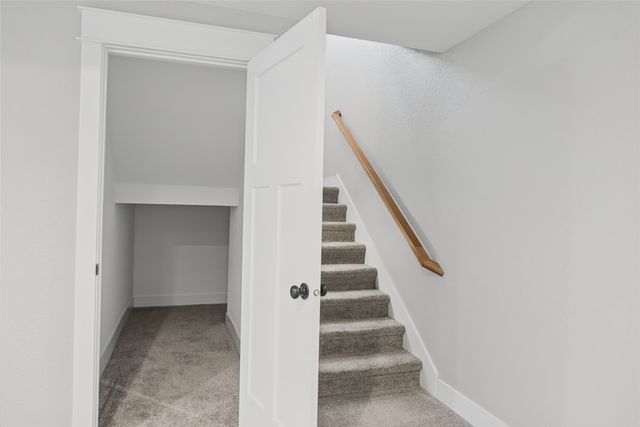 16236 Goldenrod Drive, Urbandale, IA 50323
