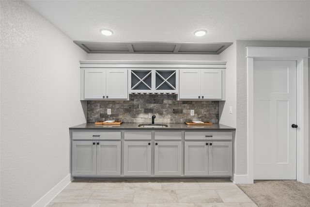 16236 Goldenrod Drive, Urbandale, IA 50323