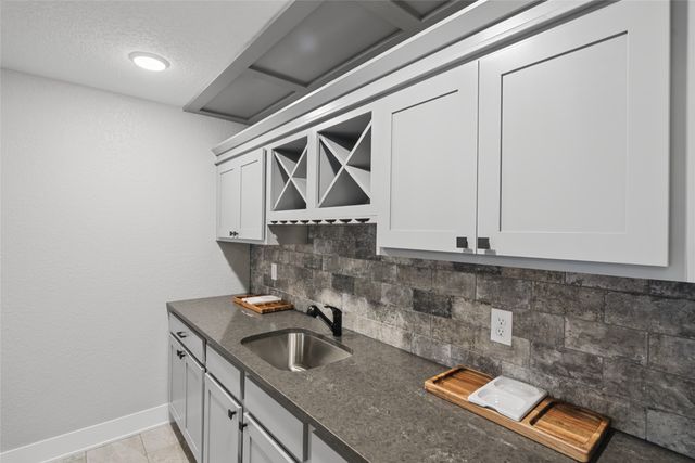 16236 Goldenrod Drive, Urbandale, IA 50323