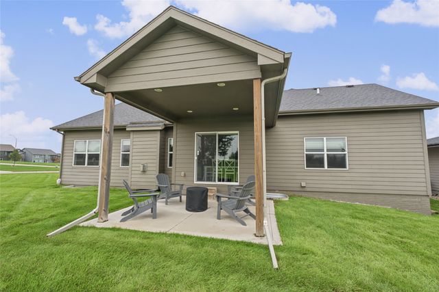 16236 Goldenrod Drive, Urbandale, IA 50323