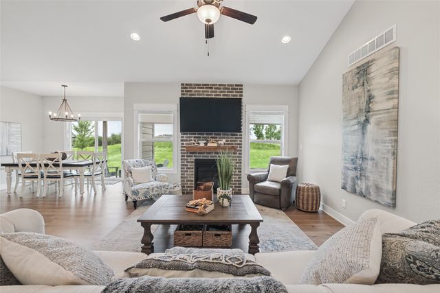 16236 Goldenrod Drive, Urbandale, IA 50323