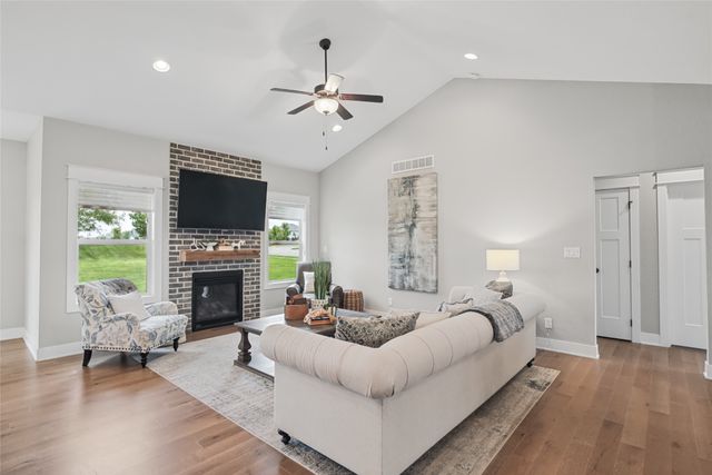 16236 Goldenrod Drive, Urbandale, IA 50323