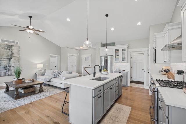 16236 Goldenrod Drive, Urbandale, IA 50323
