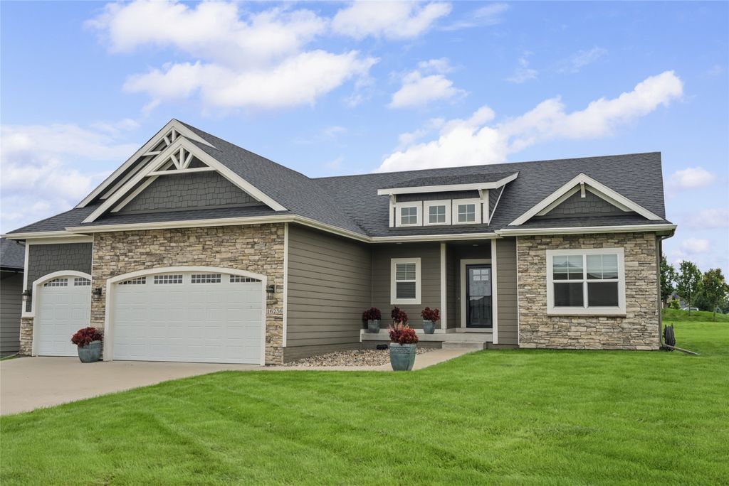 16236 Goldenrod Drive, Urbandale, IA 50323