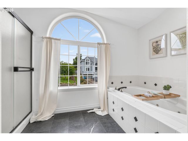 1247 E PIONEER Loop, La Center, WA 98629